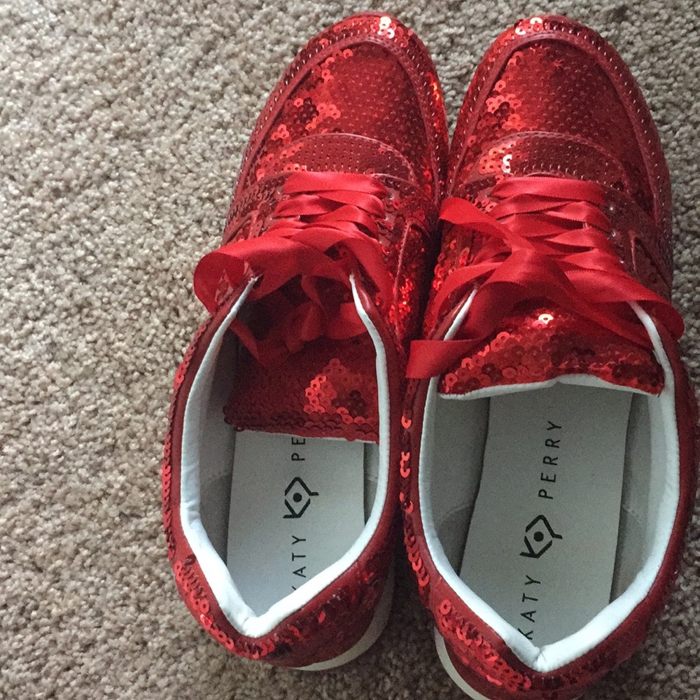 Katy perry sneakers size 10 feels like 9.5